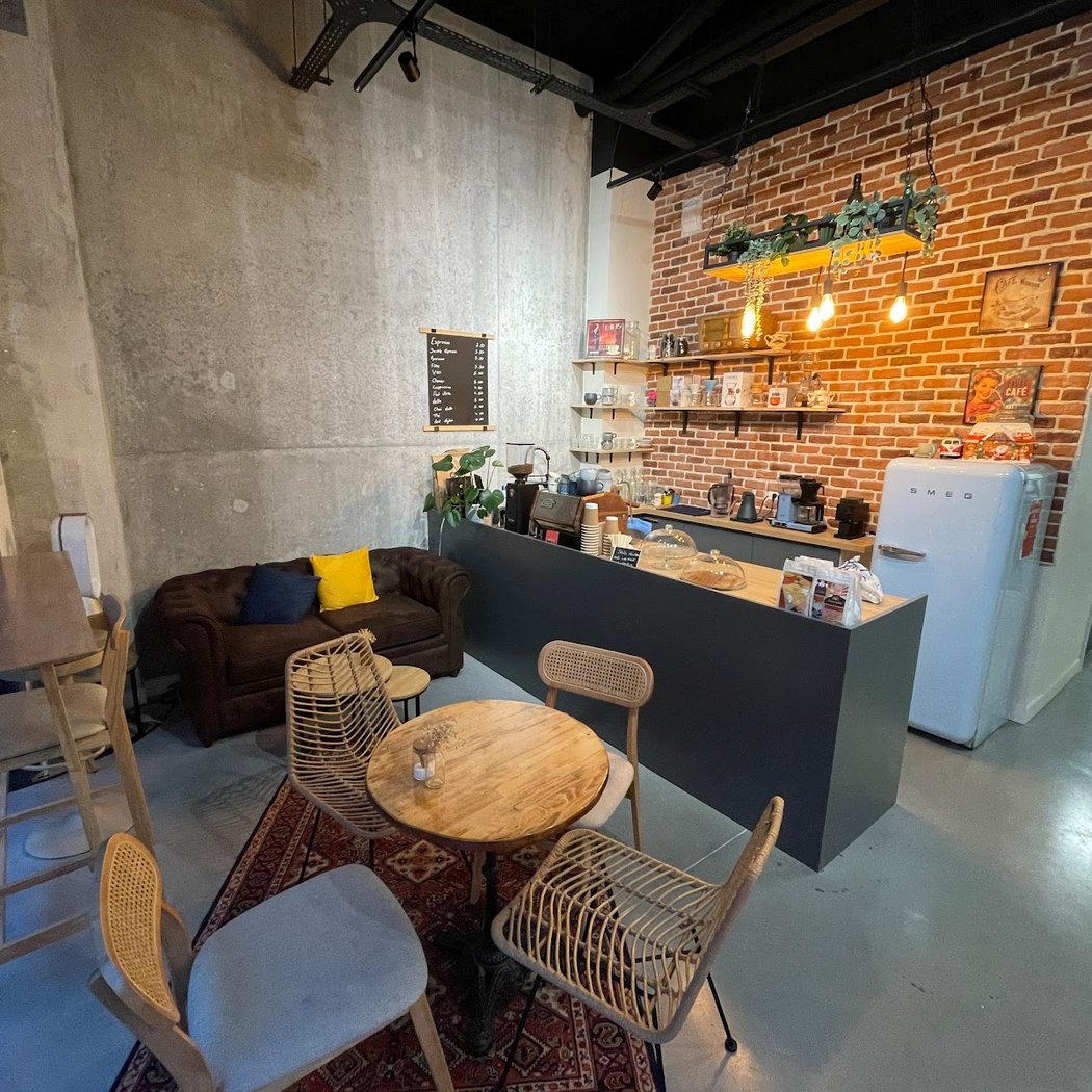 The Gentleman of Bicycle and Coffee 1